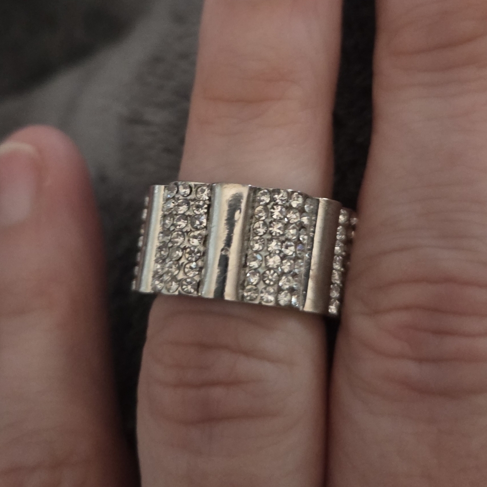 Silver Rhinestone Ring Size 7 - Picture 4 of 5